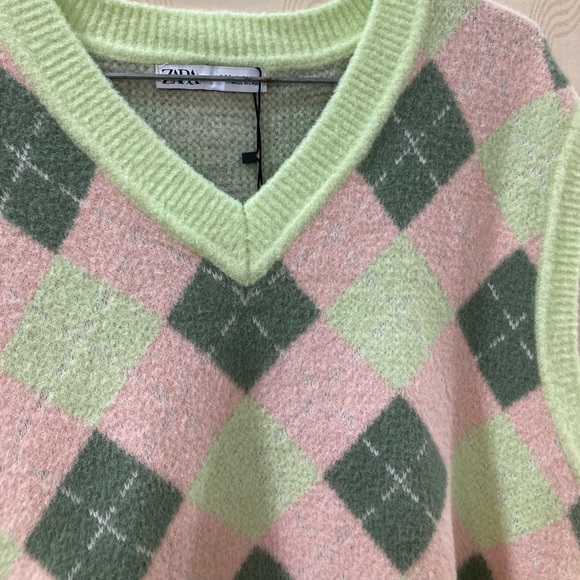 ZARA Sweater Vest - Picture 6 of 8